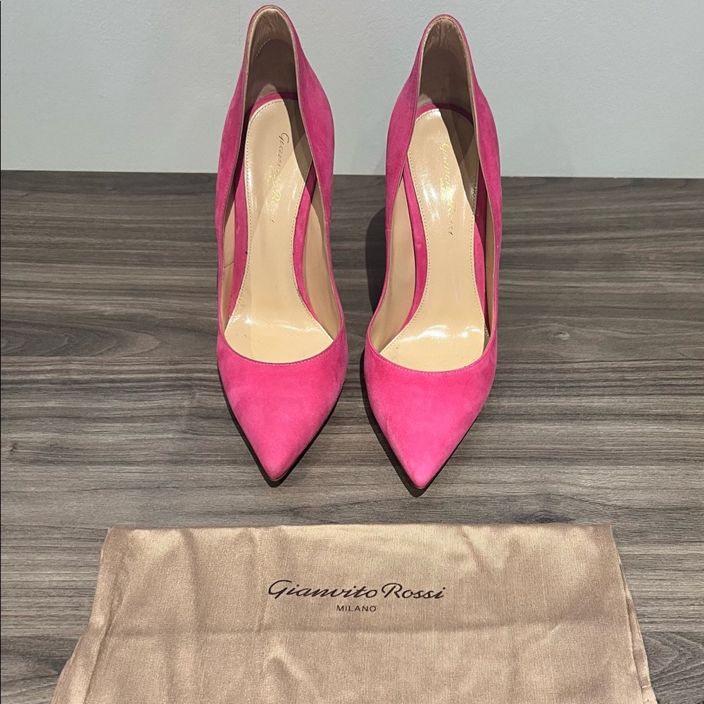 Gianvito Rossi - NEVER WORN Fuchsia Pink Pointed Toe Suede Pumps